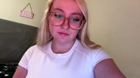 vanillapuddingpie online show from 01-07-25, 11:45