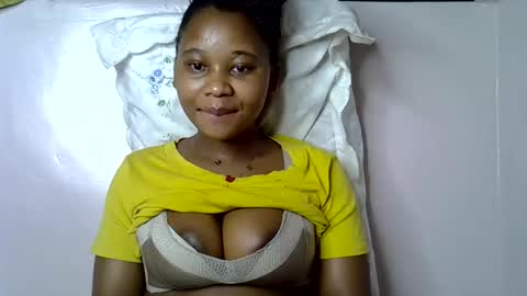 Snapshot of vanillavenus chatting on 10-26-25, 11:09 vanillavenus online show from 10-26-25, 11:09