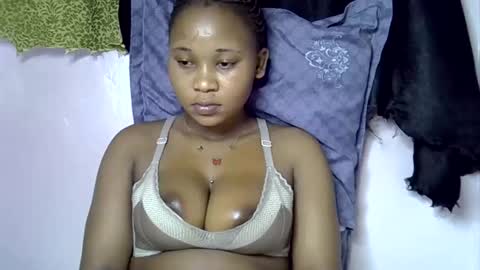 Snapshot of vanillavenus chatting on 11-17-25, 01:50 vanillavenus online show from 11-17-25, 01:50