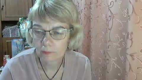 Snapshot of vanillaxcreamy chatting on 12-17-24, 01:16 Vanillaxcreamy online show from 12-17-24, 01:16