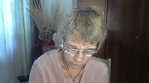 Snapshot of vanillaxcreamy chatting on 10-17-25, 10:51 Vanillaxcreamy online show from 10-17-25, 10:51
