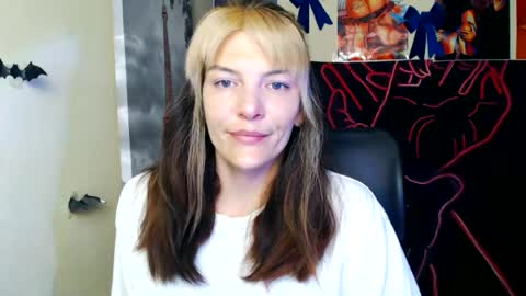 Snapshot of vanrey_ chatting on 06-16-26, 06:49 Vanessa online show from 06-16-26, 06:49