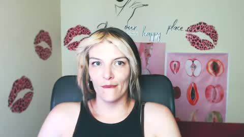 Snapshot of vanrey_ chatting on 06-26-26, 06:40 Vanessa online show from 06-26-26, 06:40
