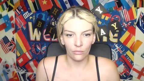 Snapshot of vanrey_ chatting on 07-14-26, 07:35 Vanessa online show from 07-14-26, 07:35