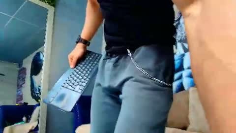 Snapshot of vans_ross chatting on 06-15-26, 02:19 Vans Ross online show from 06-15-26, 02:19