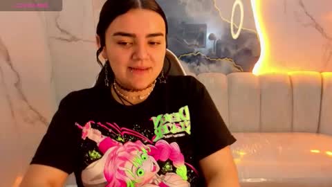 Snapshot of vany_lu_tx chatting on 11-27-25, 02:08 Live 800am 200pm COLOMBIAN HOUR online show from 11-27-25, 02:08