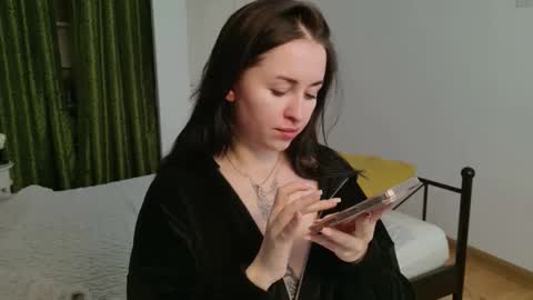 vaolietkat online show from 04-28-26, 12:43