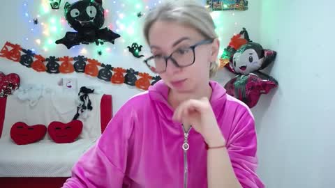 Snapshot of vasilisasii chatting on 10-20-25, 05:08 Vasilisa online show from 10-20-25, 05:08