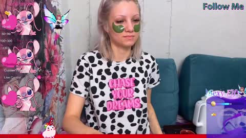 Snapshot of vasya_sylvia chatting on 12-17-24, 07:18 Vasya Sylvia online show from 12-17-24, 07:18