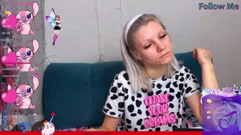 Snapshot of vasya_sylvia chatting on 12-17-24, 10:23 Vasya Sylvia online show from 12-17-24, 10:23