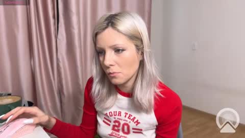 Snapshot of vasya_sylvia chatting on 02-27-25, 10:15 Vasya Sylvia online show from 02-27-25, 10:15