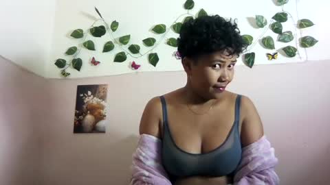 Vayannah online show from 06-25-26, 07:46