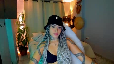 Snapshot of vayolett_bass chatting on 05-04-26, 07:15 Vayolett Bass online show from 05-04-26, 07:15