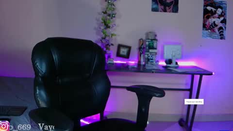 Snapshot of vayolett_dakotta chatting on 01-15-25, 02:02 Vayolett online show from 01-15-25, 02:02