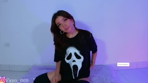 Snapshot of vayolett_dakotta chatting on 02-17-25, 05:21 Vayolett online show from 02-17-25, 05:21