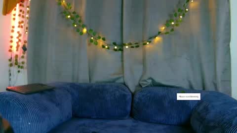 Snapshot of vayolett_dakotta chatting on 11-20-25, 04:01 Vayolett online show from 11-20-25, 04:01