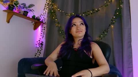 Snapshot of vayolett_dakotta chatting on 11-29-25, 11:41 Vayolett online show from 11-29-25, 11:41