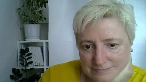 Snapshot of vea_motty chatting on 06-14-26, 02:41 vea_motty online show from 06-14-26, 02:41