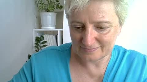 Snapshot of vea_motty chatting on 06-25-26, 10:20 vea_motty online show from 06-25-26, 10:20