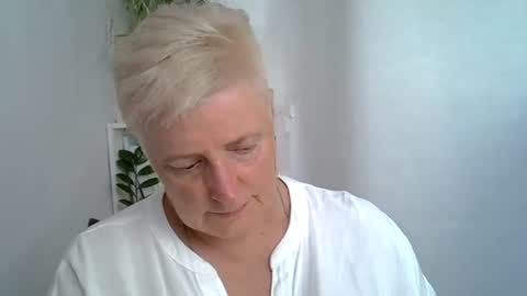 Snapshot of vea_motty chatting on 07-17-26, 01:18 vea_motty online show from 07-17-26, 01:18