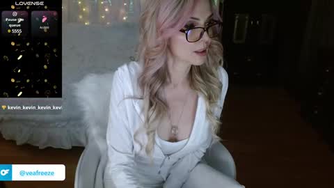 Snapshot of veafreeze chatting on 02-19-25, 06:00 veafreeze online show from 02-19-25, 06:00