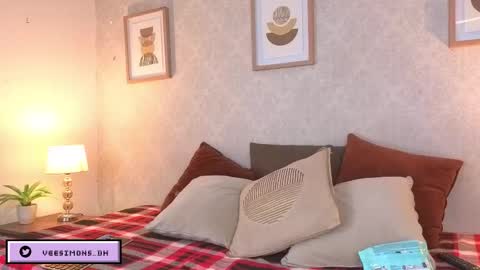 Vee Simons online show from 02-04-26, 08:14