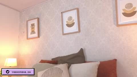 Vee Simons online show from 04-06-26, 07:59