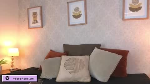 Vee Simons online show from 04-20-26, 07:37