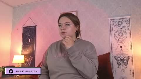 Snapshot of veesimons_dh chatting on 06-15-26, 08:00 Vee Simons online show from 06-15-26, 08:00