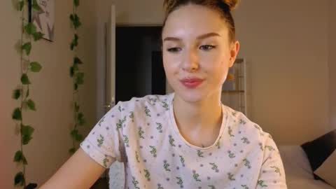 Snapshot of vegas_v chatting on 09-11-25, 03:23 Maria online show from 09-11-25, 03:23