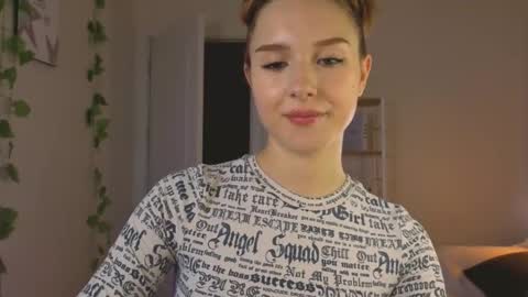 Snapshot of vegas_v chatting on 09-12-25, 03:12 Maria online show from 09-12-25, 03:12