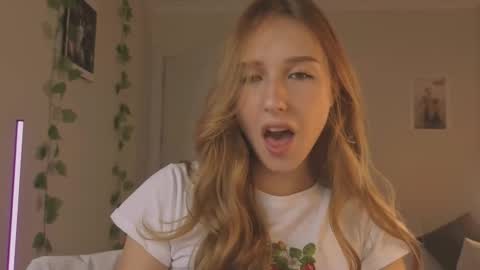 Snapshot of vegas_v chatting on 09-21-25, 03:24 Maria online show from 09-21-25, 03:24