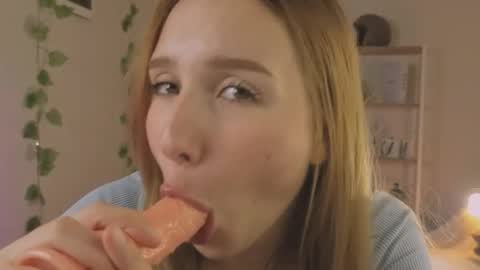 Snapshot of vegas_v chatting on 09-27-25, 03:28 Maria online show from 09-27-25, 03:28