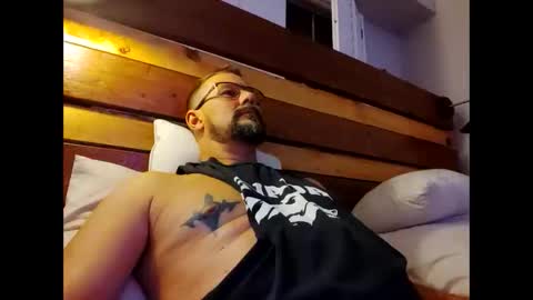 Snapshot of vegasdadbod chatting on 10-27-25, 08:40 vegasdadbod online show from 10-27-25, 08:40