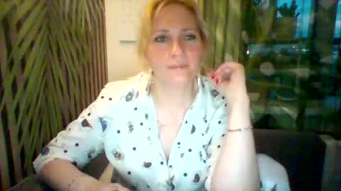 Snapshot of velka_raspberry chatting on 06-05-26, 08:14 velka_raspberry online show from 06-05-26, 08:14