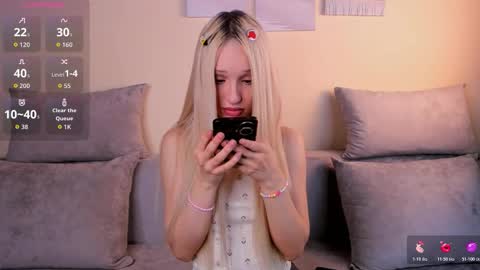 Snapshot of velourorbit chatting on 03-17-26, 05:44 Hi im Hannah online show from 03-17-26, 05:44