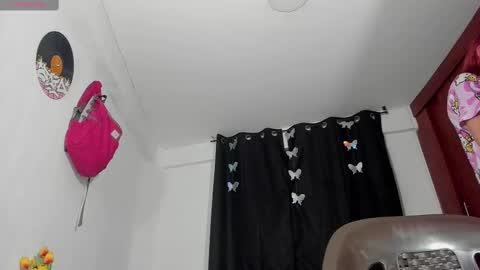 Snapshot of velvet_00 chatting on 03-05-25, 08:32 velvet_00 online show from 03-05-25, 08:32