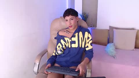 Snapshot of velvet_an chatting on 06-10-26, 04:34 An online show from 06-10-26, 04:34