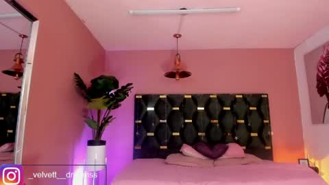 Isabella  online show from 05-22-26, 12:00