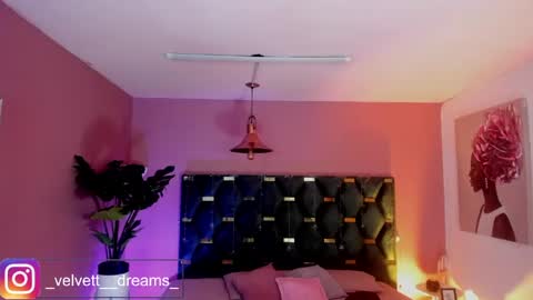 Snapshot of velvet_dreams_ chatting on 06-05-26, 12:44 Isabella online show from 06-05-26, 12:44