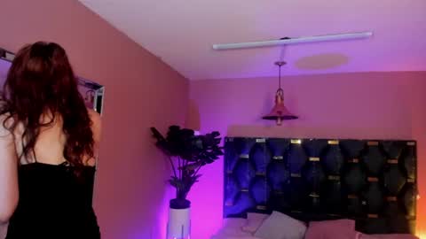 Snapshot of velvet_dreams_ chatting on 07-06-26, 12:13 Isabella online show from 07-06-26, 12:13