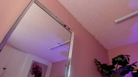 Snapshot of velvet_dreams_ chatting on 07-10-26, 11:57 Isabella online show from 07-10-26, 11:57