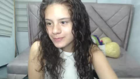 Snapshot of velvet_moon_v chatting on 09-22-25, 01:02 velvet_moon_v online show from 09-22-25, 01:02