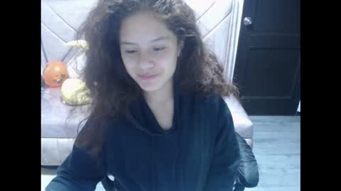 Snapshot of velvet_moon_v chatting on 10-23-25, 01:10 velvet_moon_v online show from 10-23-25, 01:10