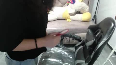 Snapshot of velvet_moon_v chatting on 11-19-25, 01:11 velvet_moon_v online show from 11-19-25, 01:11