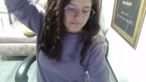 Snapshot of velvet_moon_v chatting on 11-25-25, 01:22 velvet_moon_v online show from 11-25-25, 01:22