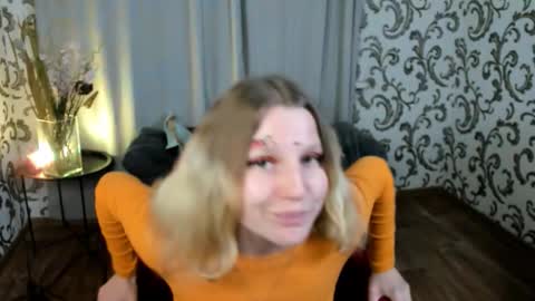 velvet_peach_ online show from 10-24-25, 02:02