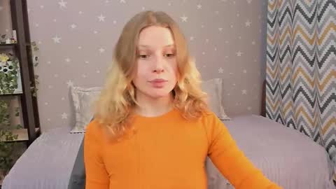 velvet_peach_ online show from 01-15-26, 11:59