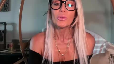 VelvetBarbie online show from 01-05-26, 07:28