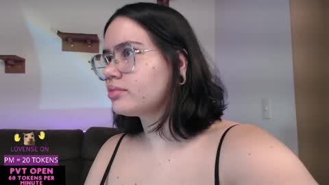 Snapshot of velvetcrystal chatting on 05-04-26, 01:01 Crystal PVT OPEN online show from 05-04-26, 01:01